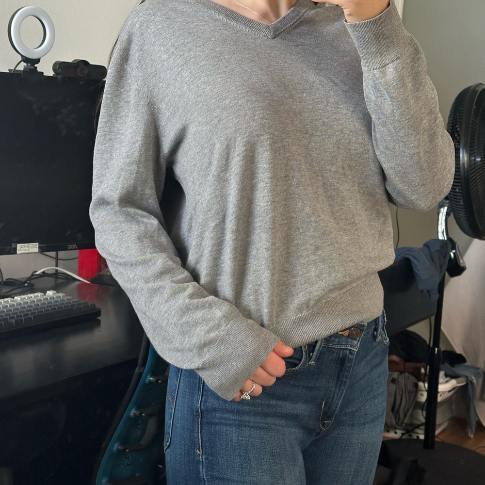 Brooks Brothers Gray V-Neck Lightweight Sweater 100% Cotton